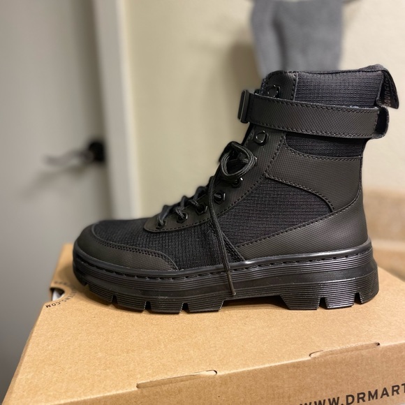 Dr. Martens Combs Tech - Black in Size US 7 (F) US 6 (M) - Picture 5 of 9